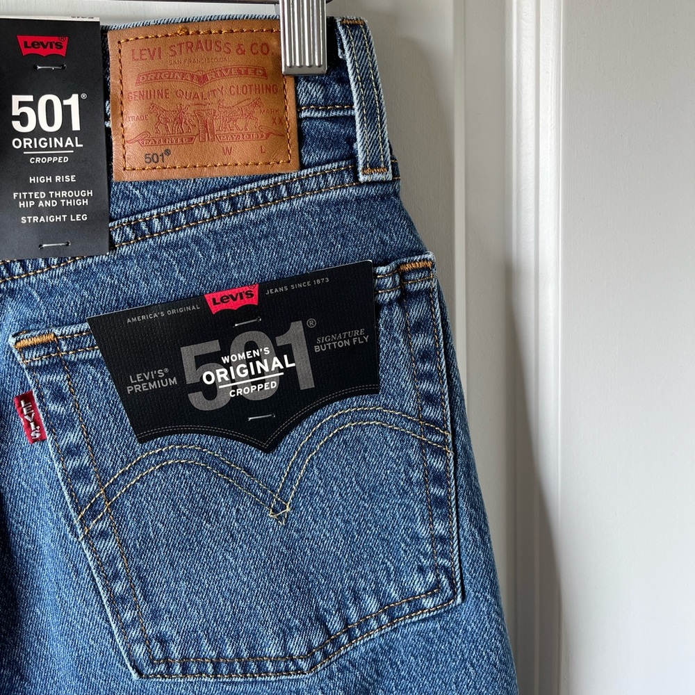 SALE! ⭐️ Levi’s 501 original cropped jean in Salsa Middle wash - Picture 11 of 16